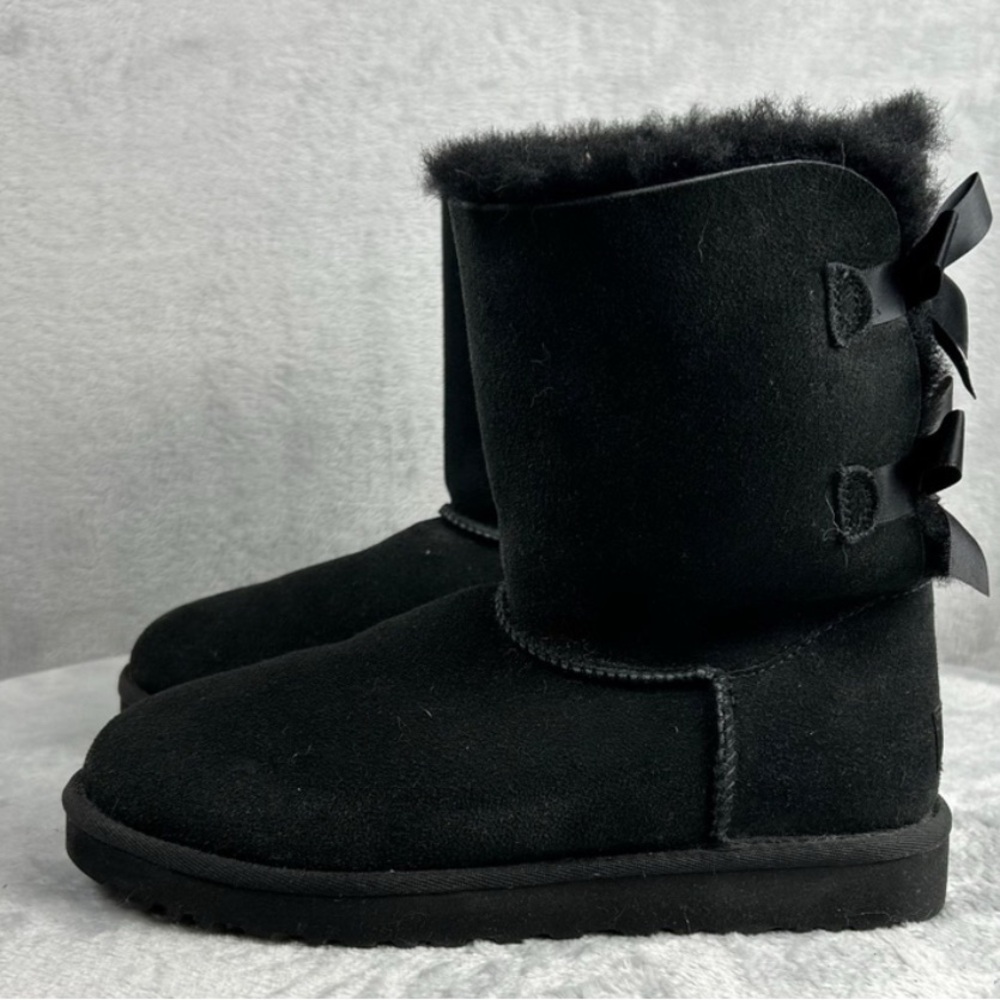 🔥last call! EUC authentic UGG Black Bailey Bow II Classic